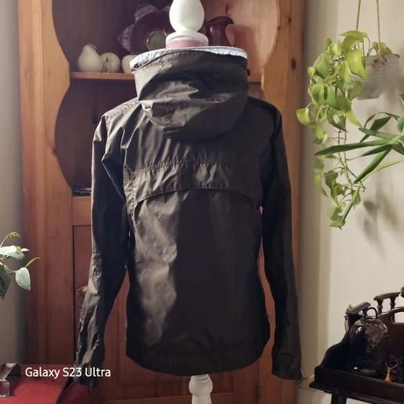 Columbia packable windbreaker, size small. - Picture 2 of 10